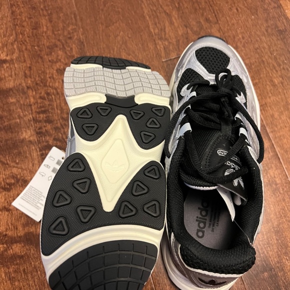 Adidas men’s Ozmillen sneakers - Picture 9 of 9